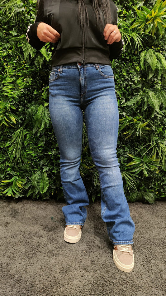 Jeans svasato 39